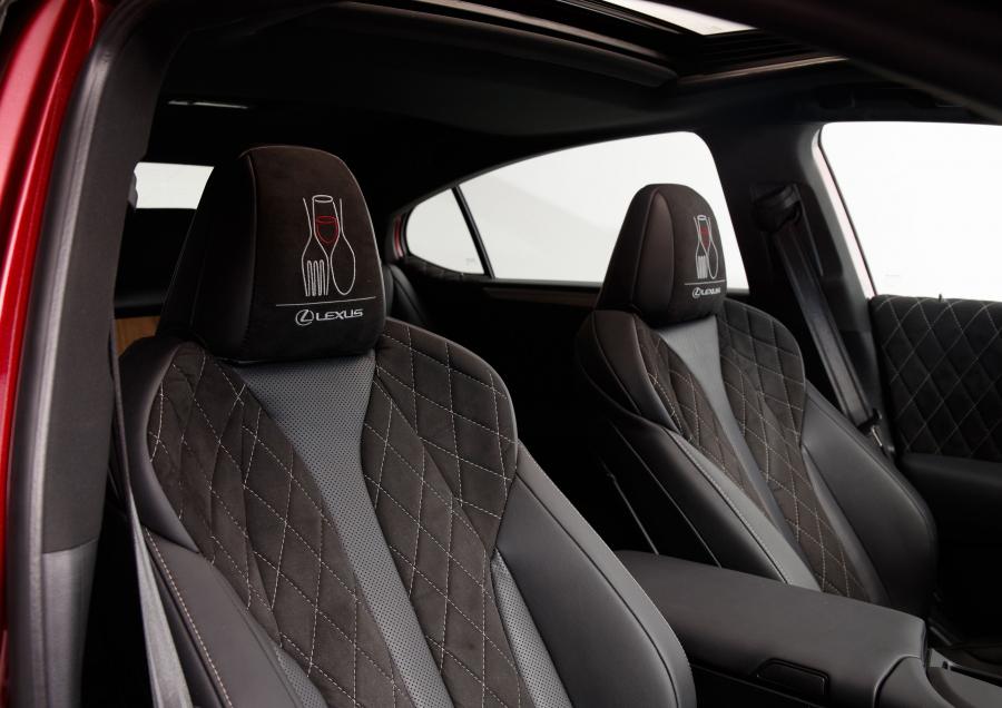 Интерьер Lexus ES350 F-Sport Custom 2018 года  (фото 5 из 6)